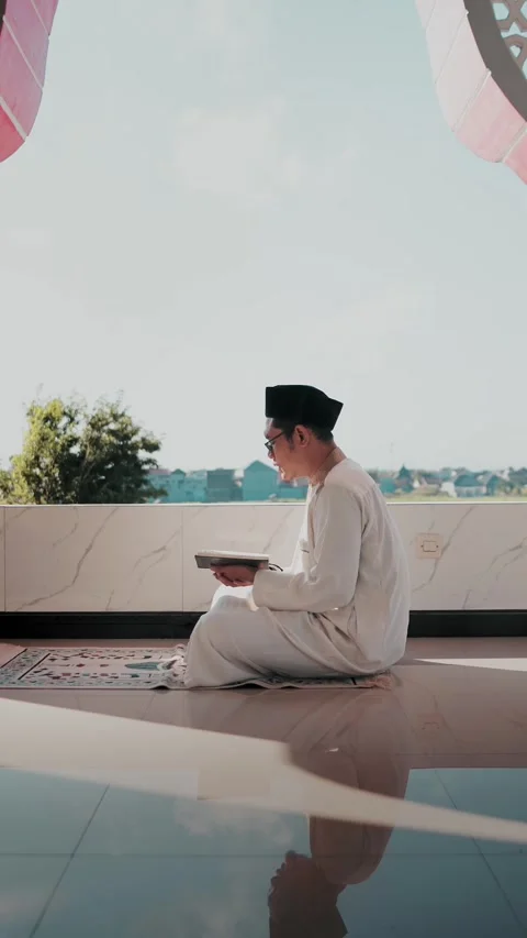 Muslim pray Stock Footage 331500799