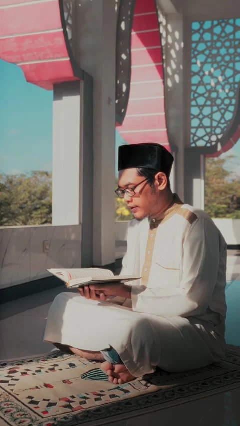 Muslim pray Stock Footage 331500821