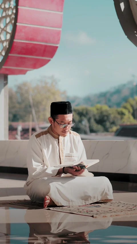 Muslim pray Stock Footage 331500870