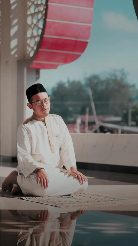 Muslim pray Stock Footage 331500897