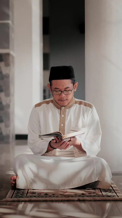 Muslim pray Stock Footage 331500910