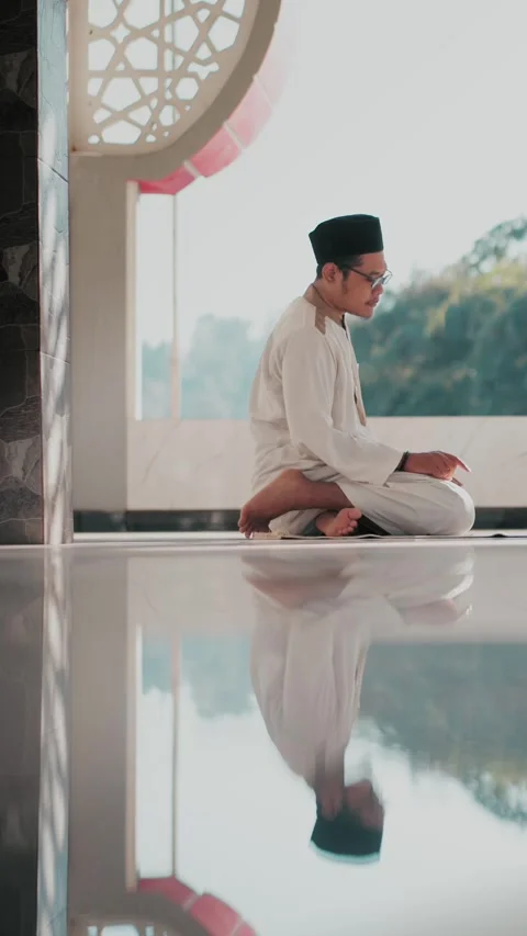 Muslim pray at Mosque Stock Footage 331498151