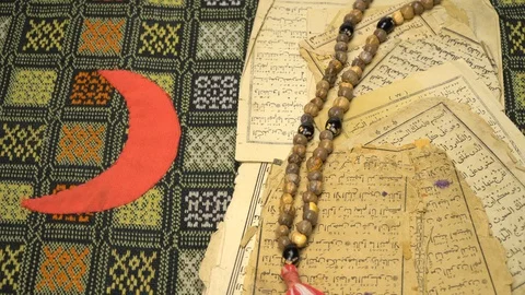 Muslim prayer beads Stock-Footage 129443579