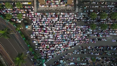 Muslim praying drone view 库存影片 260252375