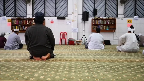 Muslim praying Stock Footage 107189845