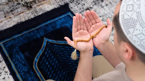 Muslim praying Stock Footage 265094661