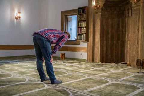 Muslim praying in a mosque Foto stock