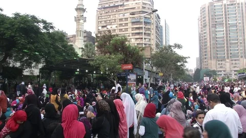 Muslims Celebrating Eid in Egypt Stockbeeldmateriaal 82310794