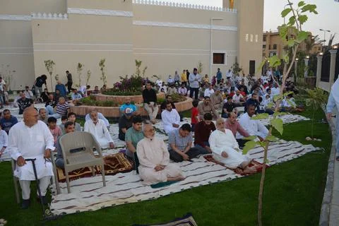 Muslims in Egypt perform Eid Al Fitr religious rituals in open air spaces Foto stock