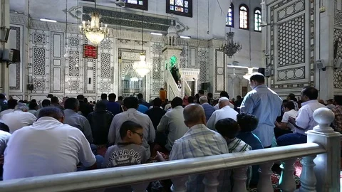 Muslims listen to the Friday sermon inside Umayyad Mosque, Damascus, Syria Stock Footage 119493889