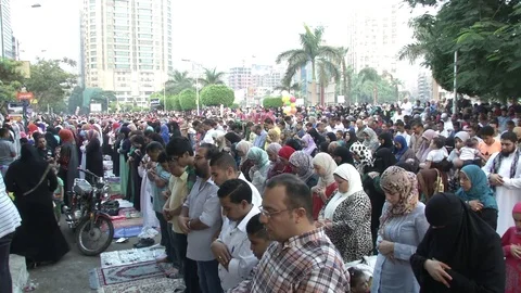 Muslims praying Eid prayer in Egypt in Streets Video stock 82311851