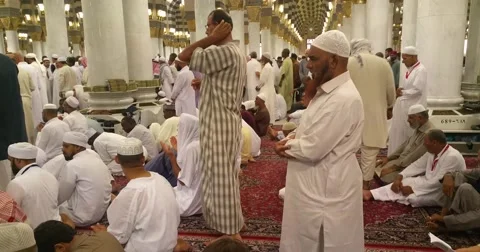 Muslims praying inside masjid.  Stock-Footage 68994464