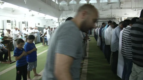 Muslims praying in Mosque in Cairo 2 Stockbeeldmateriaal 46656850
