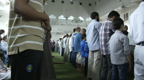 Muslims praying in Mosque in Cairo Video stock 46654902