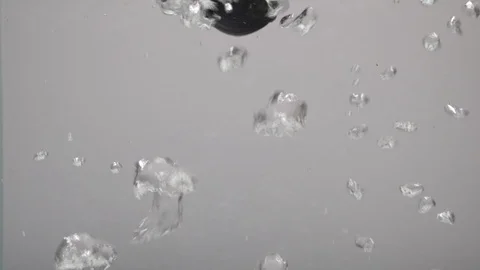 Mussels fall into boiling water. 스톡 동영상 124520031