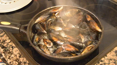 Mussels Seasoned While Beeing Cooked Video stock 55970908
