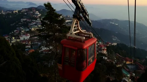 Mussoorie cab cable car Uttarakhand 'winter line' is visible on the western h Vídeo Stock 153208505