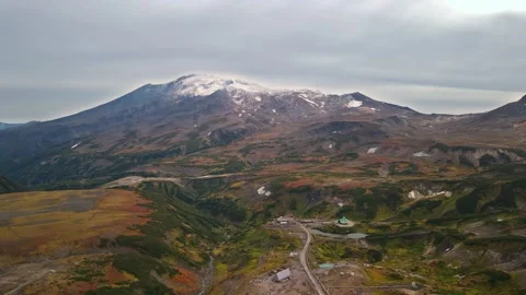 Mutnovsky Volcano in Autumn 스톡 동영상 317103521