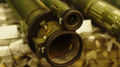 The muzzle and optical sight mount end of a green anti-tank guided missile Vídeo Stock 339913275