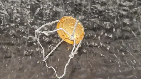 Muzzle, a bridle for a champagne cork under drops of water Vídeo Stock 338172591