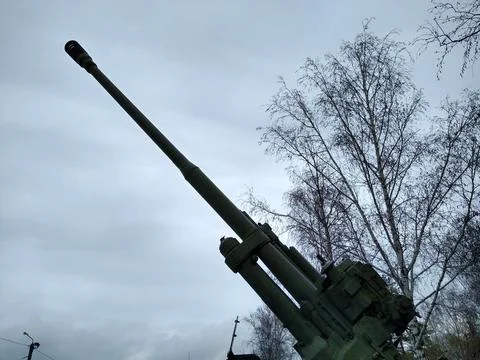 The muzzle of a cannon or tank or other military equipment against the sky Foto stock