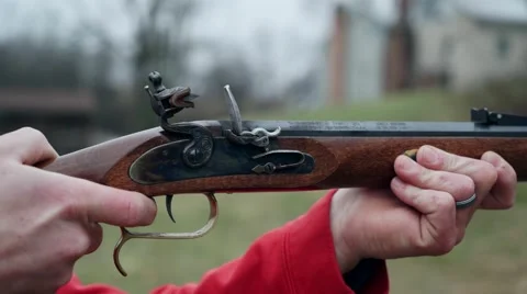 Muzzle loader rifle firing. Video stock 46031956