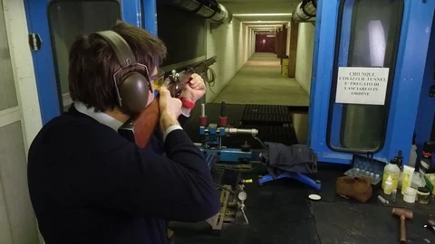 Muzzleloader gun test Stock Footage 113882972