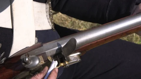 Muzzleloader, pouring gunpowder Stock Footage 113882174