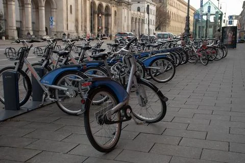 MVG and DB Shared Bikes at Bike Stand in Munich, Germany Foto stock