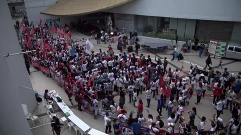 Myanmar workers during the march Video stock 282675724