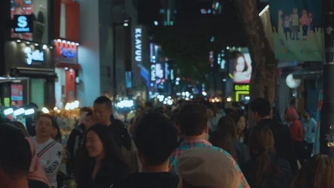 Myeongdong in the evening in slow motion Stock Footage 112923915