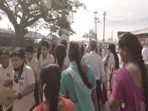 MYSORE, India - crowds walk towards the Sri Chamundeshwari Temple Video stock 84209692