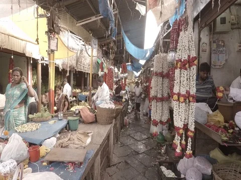 MYSORE, India - walking through the Devaraja Flower Market Stock Footage 84214998