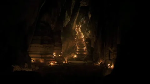Mysterious dark cave with stairs illuminated by candlelight Vídeo Stock 331952853