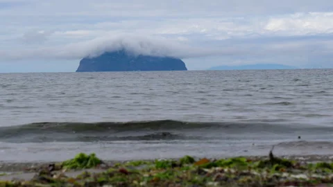Mysterious round shape island with cloud cap on top 库存影片 300707192