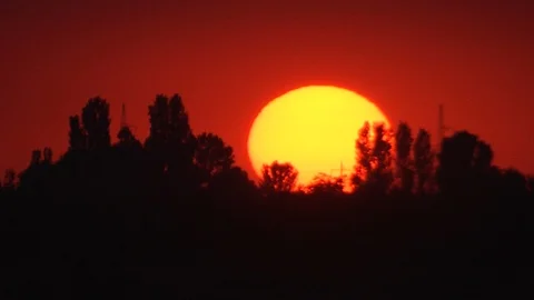 Mysterious sunset time lapse extender Video stock 112956758