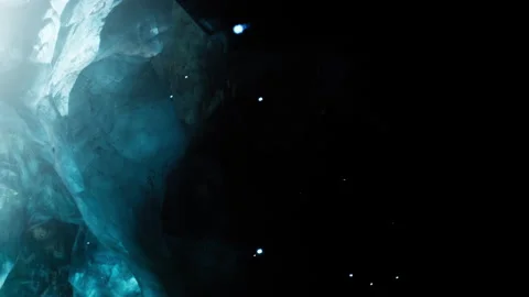 Mystical Underwater World With Glowing Elements and Dark Surroundings 스톡 동영상 347014963