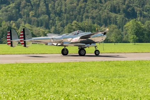 N-25Y Lockheed P-38L Lightning airplane in Mollis in Switzerland Foto stock