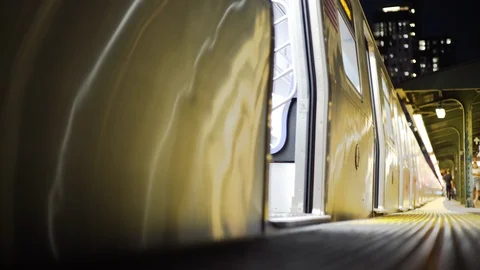 N Train door opens and closes in QUEENS - 4k Video stock 129066484