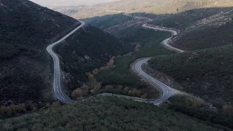 N338 switchback mountain road in Serra da Estrela valley Portugal Stockbeeldmateriaal 333172563