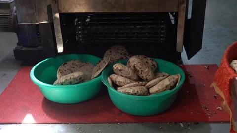 Naan Making Machine - Process Ends With Baked Bread Dropping Into Baskets 스톡 동영상 94937316
