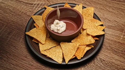 Nachos and souse Vídeos de archivo 135610842