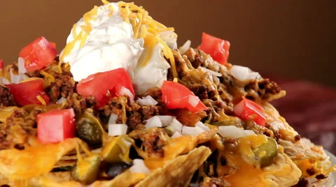 Nachos rotating on plate Vidéo 1091241