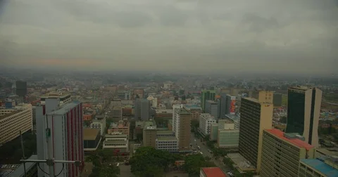 Nairobi skyline on a cloudy day from a rooftop. Kenya, Africa. Vidéo 81587544
