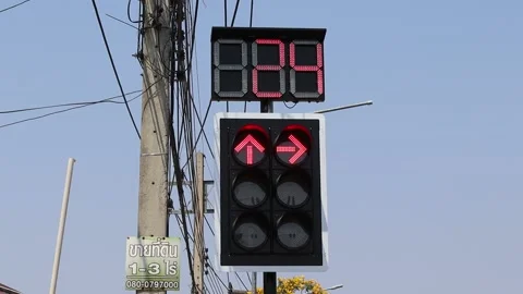 NAKHON PATHOM, THAILAND - 03/28/2021: Numeric traffic light shows countdown Stock Footage 151244934