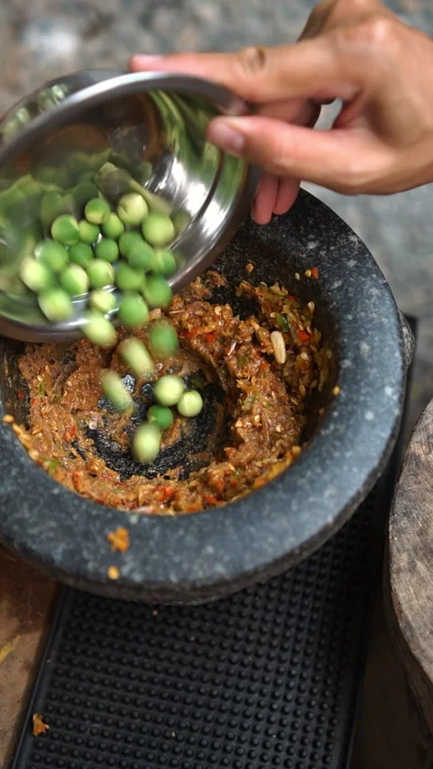 Nam Prik Kapi, Thai shrimp paste chili dip with assorted vegetables. Stock-Footage 337464952