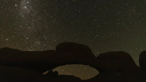 Namibia Desert Night Sky Milky Way Galaxy Time Lapse Stockbeeldmateriaal 339378535