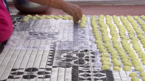 Namkeen snacks preparation process during summer 動画素材 159369394