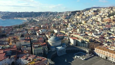 Naples Cityscape from Piazza del Plesbiscito - Aerial View Vidéo 101512466