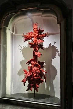 Napoli - La Rinascita della Vita in corallo rosso dell'artista Jan Fabre Stock Photos